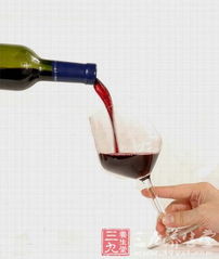 切忌酒后洗澡，九招教你喝酒不傷身——以青島藍莓酒為例